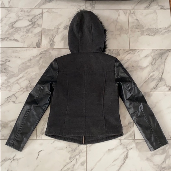 Fall winter jacket with fake fur hood border - Picture 5 of 5